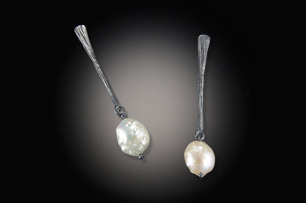 Long Dig Earring with Pearl