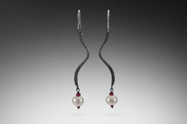 Earrings Checker Board Diamond And Black Juju Joy: Gift/Send Jewellery  Gifts Online JVS1217157 |IGP.com