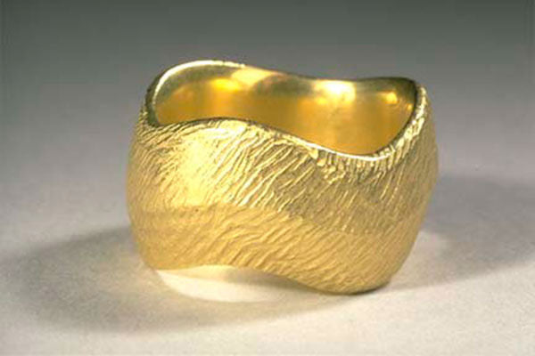 Angle Filed Wide Wavy Ring
